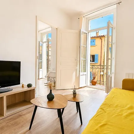 3 Centre Historique Apartment Hyeres